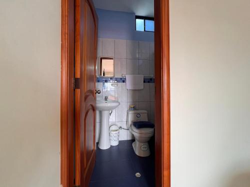 Gallery image of Hostal Casa Cascada in Puerto Ayora