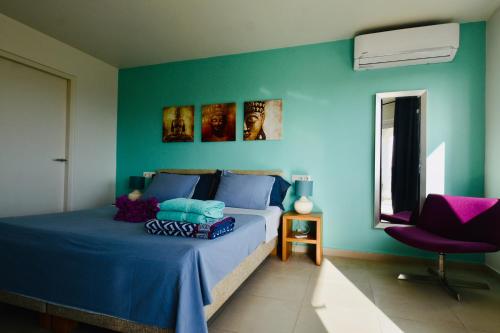 Ένα ή περισσότερα κρεβάτια σε δωμάτιο στο Blue Bay Beach Villas & Apartments