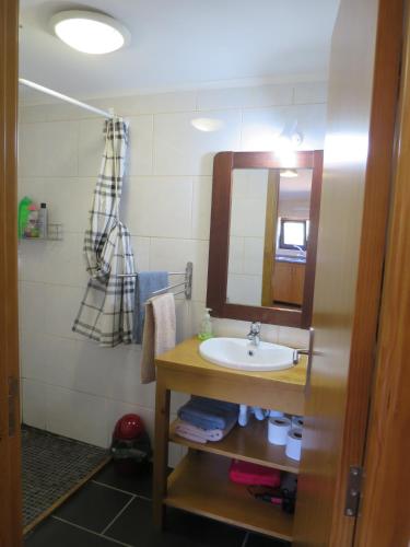 a bathroom with a sink and a mirror at Casa das Oliveiras in Colmeal
