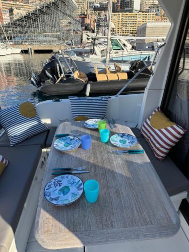 Posezení v ubytování Bateau familial - Port de Monaco