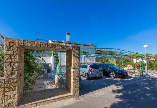 Apartments and Rooms Dotli