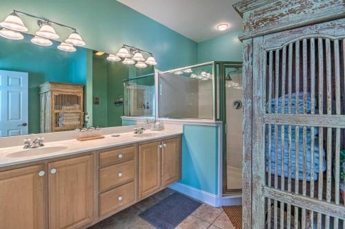 Vannituba majutusasutuses 3BD 3BA Santa Rosa Beach Oasis w Rooftop Deck Gulf View