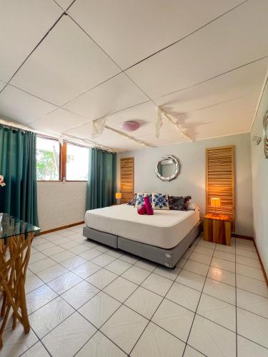 a bedroom with a large bed in a room at Casa Guarumo in Manuel Antonio