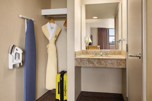 Staypineapple, University Inn, University District Seattle Image