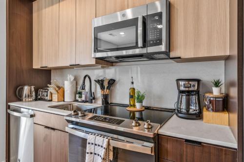 a kitchen with a microwave and a stove top oven at OTR King Bed Free Parking Gym Top Floor Club Room in Cincinnati