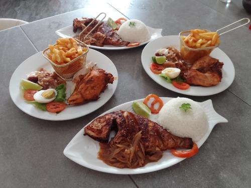 a group of plates of food on a table at Hôtel Colibri Lac Rose in Niaga