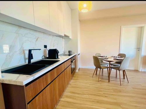 Ảnh trong thư viện ảnh của Damis Apartment Port ở Vlorë