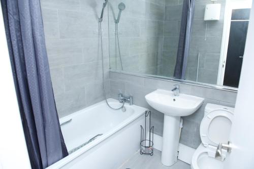Koupelna v ubytování 2 Bed Apartment with all amenities