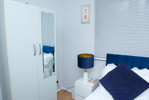 Postel nebo postele na pokoji v ubytování 2 Bed Apartment with all amenities