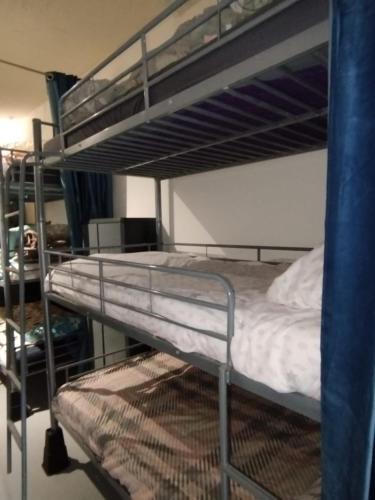 a couple of bunk beds in a room at Dortoir en partage lit individuel in Bagnols-sur-Cèze