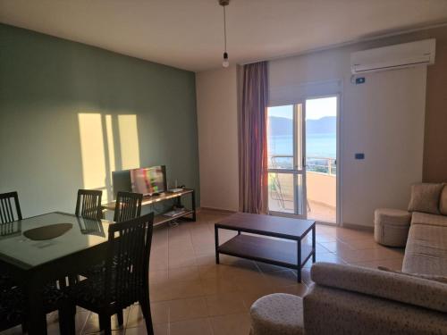 Χώρος καθιστικού στο Damis Apartment Port