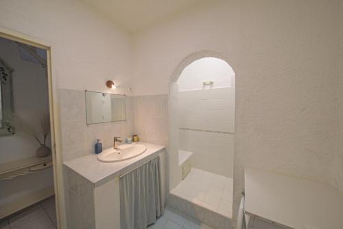 a bathroom with a sink and a shower at Villa Sognu di Mare in Conca