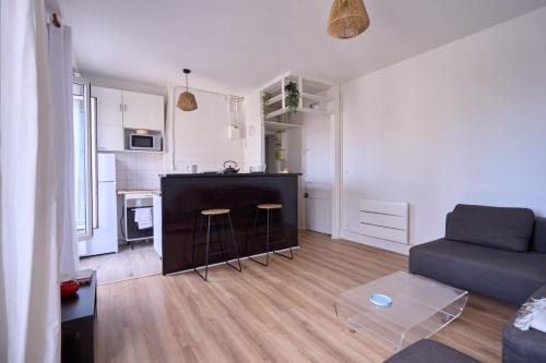 Bright 1BR Parisian Retreat Italy Square | By Airnest