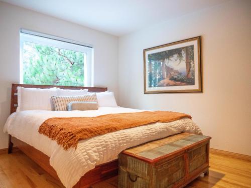a bedroom with a bed and a painting on the wall at Mountain Retreat near Skiing, HotTub, PetFriendly in Tahoe City