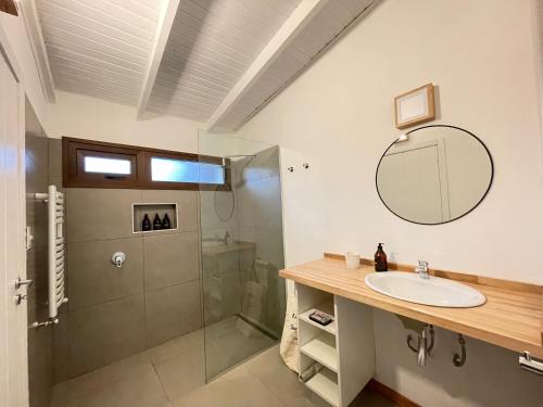 a bathroom with a sink and a shower at Los Coirones 2 - Casa con jardin in Dina Huapi