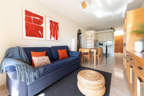 Las Olas - Coastal Escape with Charm & Comfort