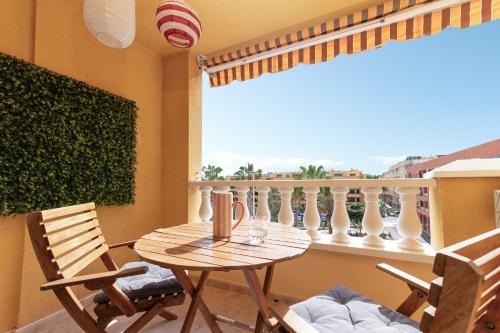 Las Olas - Coastal Escape with Charm & Comfort