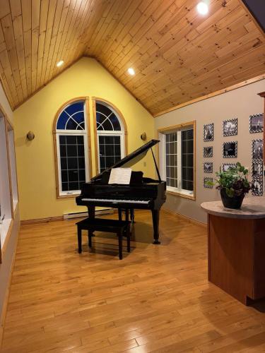 Φωτογραφία από το άλμπουμ του 16 Acre Bruce Peninsula Forest Escape σε Red Bay