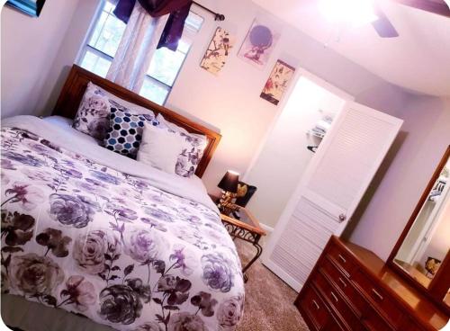 Ένα ή περισσότερα κρεβάτια σε δωμάτιο στο Spacious Entire home sleeps 4