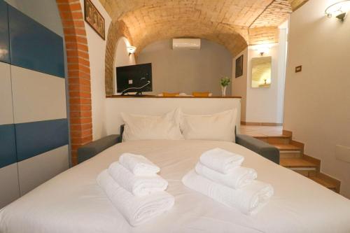 Authentic Central Roman Home - Metro 7min, 5min to Rome Center, AC, Wi-Fi
