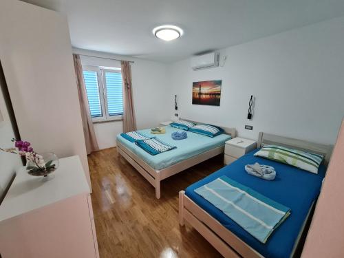 Apartments by the sea Zadar - Diklo, Zadar - 23703