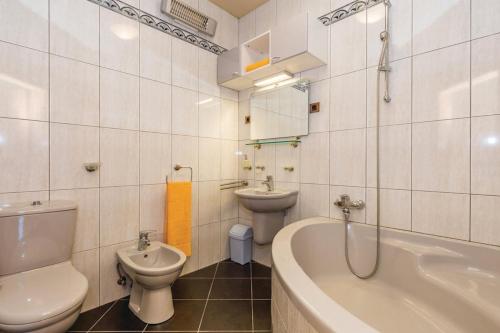 Apartments with parking space Opatija - 24005