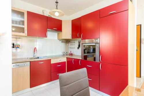 Apartments with parking space Trogir - 23910