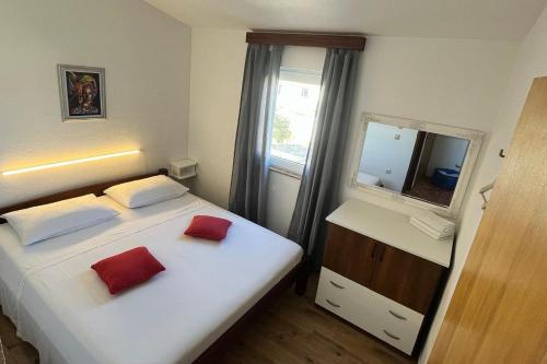 Seaside secluded apartments Kanica, Rogoznica - 24043