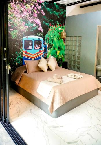 a bedroom with a bed with a painting of a bus at Gulungos Refugio Natural in Cisneros