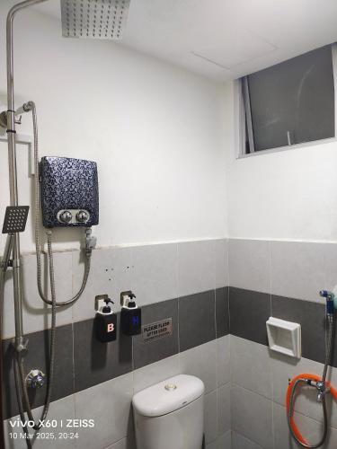 a bathroom with a shower and a toilet at Penginapan Puncak 28 in Kuala Terengganu