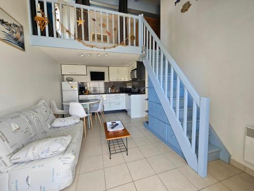 Photo de la galerie de l'établissement Maisonette Confortable avec Piscine, Proche Plage et Commerces - FR-1-476-166, à La Faute-sur-Mer