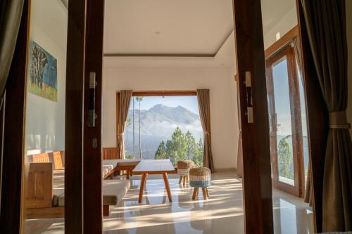ホテルから撮影された、または一般的な山の景色