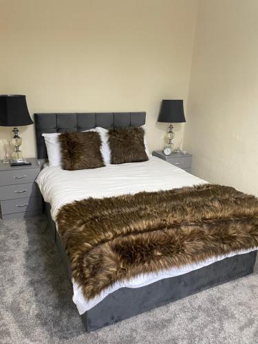 Ένα ή περισσότερα κρεβάτια σε δωμάτιο στο Hometel Digs Nice Comfy Home Sleeps 12