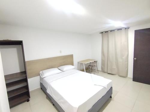 Una cama o camas en una habitación de Torre 2 Bucare