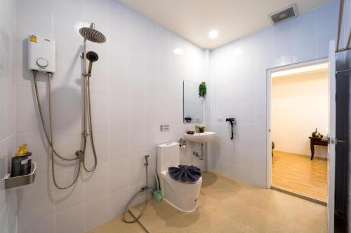 Bilik mandi di 3 Bedroom Villa in Good Location - CH88