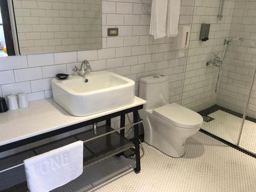 a bathroom with a sink and a toilet at Pinestone Inn in Jian