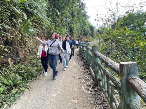 a group of people walking down a trail at Pù Luông Sala Homestay in Hương Bá Thước