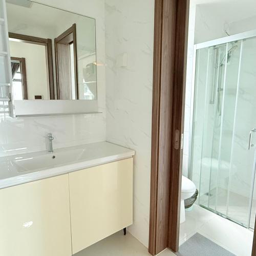 Ένα μπάνιο στο Seaview 2B2R 10pax Condo Forest City 3C-1608