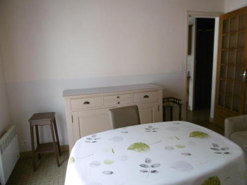 Photo de la galerie de l'établissement Charmante maisonnette proche plage à Noirmoutier, 4 pers - FR-1-823-18, à La Guérinière