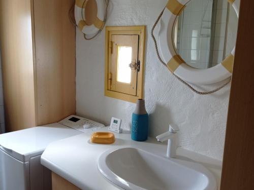 Phòng tắm tại Maison Noirmoutier 6 Pers, Bord de Mer - FR-1-823-21
