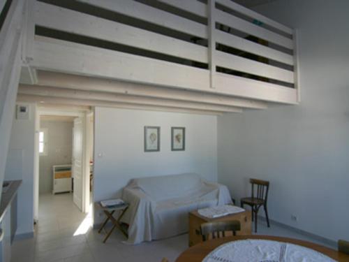 a bedroom with a bed in a room at Appartement à Noirmoutier 4 personnes avec parking - FR-1-823-31 in Noirmoutier-en-l'lle