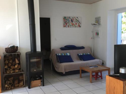 Photo de la galerie de l'établissement Maison bord de plage Barbâtre - 5 pers - Proche commerces et plage - FR-1-823-26, à Barbâtre