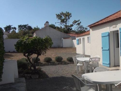 Photo de la galerie de l'établissement Maison traditionnelle près de l'école de voile, 4 chambres, jardin clos, animaux acceptés - FR-1-823-41, à Barbâtre