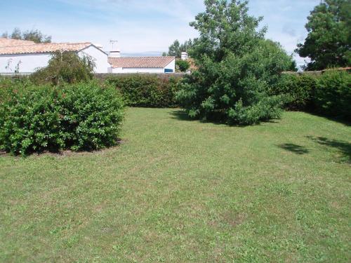 Photo de la galerie de l'établissement Maison spacieuse à Noirmoutier, 7 pers., proche plage, jardin, parking - FR-1-823-61, à Noirmoutier-en-l'lle