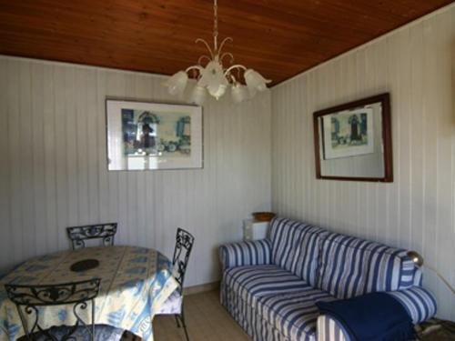 Photo de la galerie de l'établissement Charmante maison 5 pers, proche plage, animaux admis, parking - FR-1-823-56, à La Guérinière