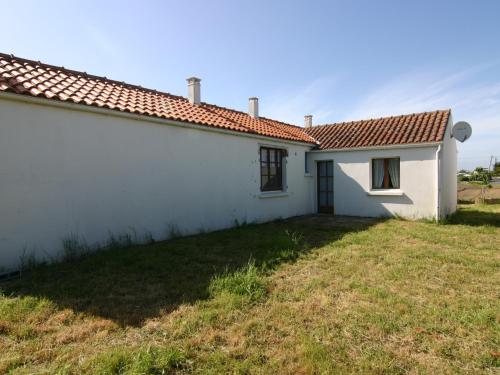 Photo de la galerie de l'établissement Charmante maison 5 pers, proche plage, animaux admis, parking - FR-1-823-56, à La Guérinière