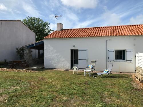 Maison mitoyenne 4 pers à Barbâtre proche plage - FR-1-823-90