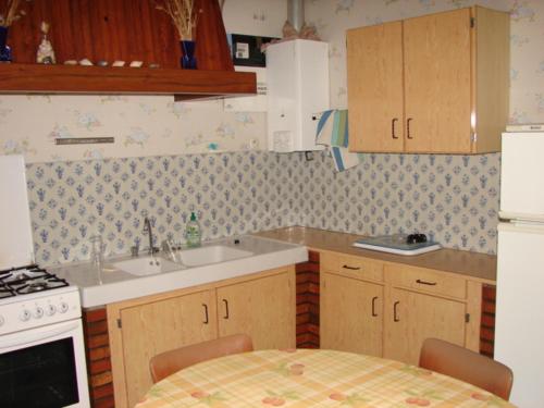 Photo de la galerie de l'établissement Maison à Barbâtre, 200 m de la plage, 4/6 pers, parking - FR-1-823-93, à Barbâtre