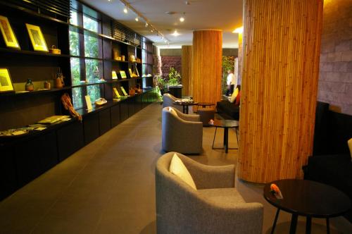 Ruang duduk di Watermark Hotel & Spa Bali