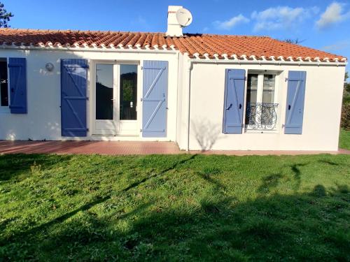 Photo de la galerie de l'établissement Maison à Noirmoutier - Proche Plage - 4 personnes - FR-1-823-101, à Noirmoutier-en-l'lle